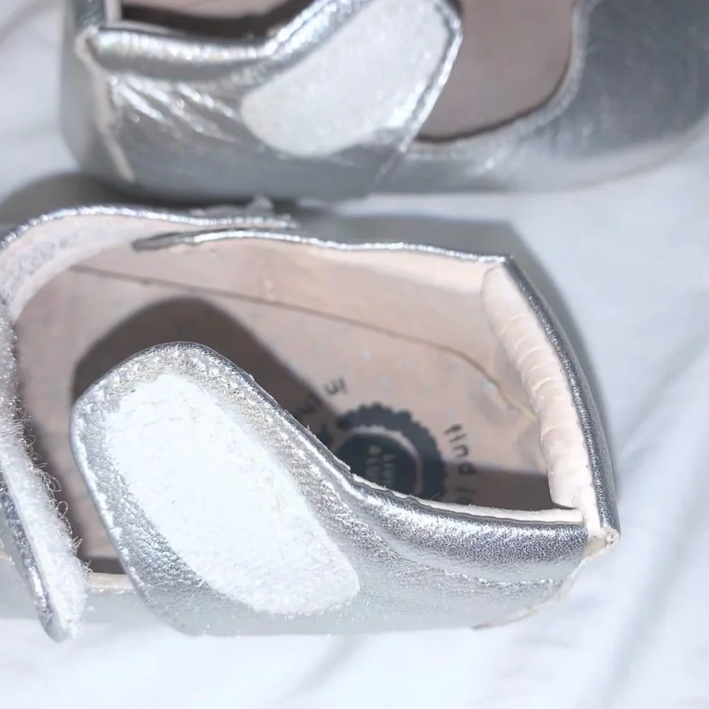 LIVIE & LUCA SILVER LEATHER  Mary Jane ballet shoes baby girl size 18-24 months